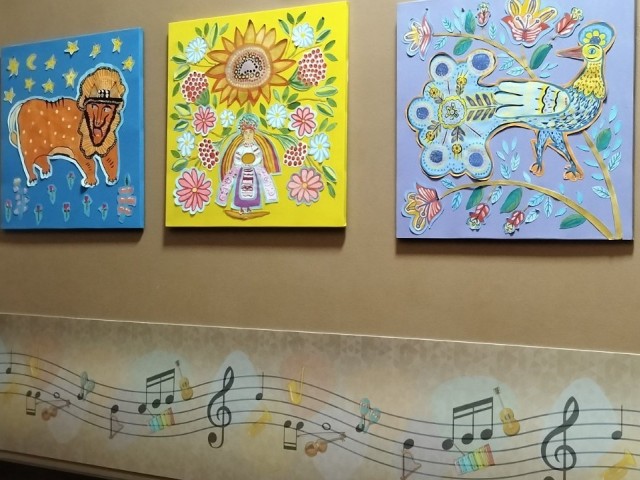 Виставка дитячих творчих робіт “Даруємо тепло усім людям на добро”