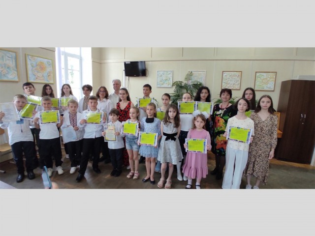 Підсумковий концерт учнів музичного відділення в рамках загальношкільного проєкту «Я тримаю мирне небо»