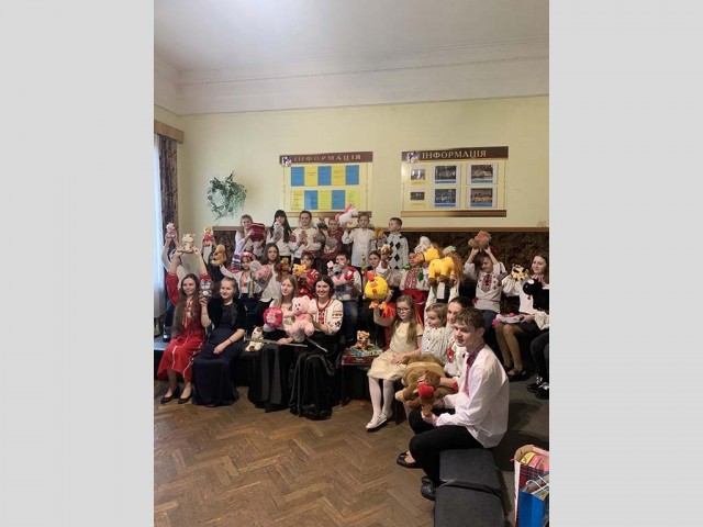 Дитяча акція «Поділись із другом улюбленою іграшкою».