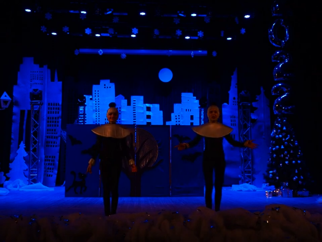 "Аліса в Країні Чудес" уривок з вистави за мотивами однойменної повісті Л. Керола