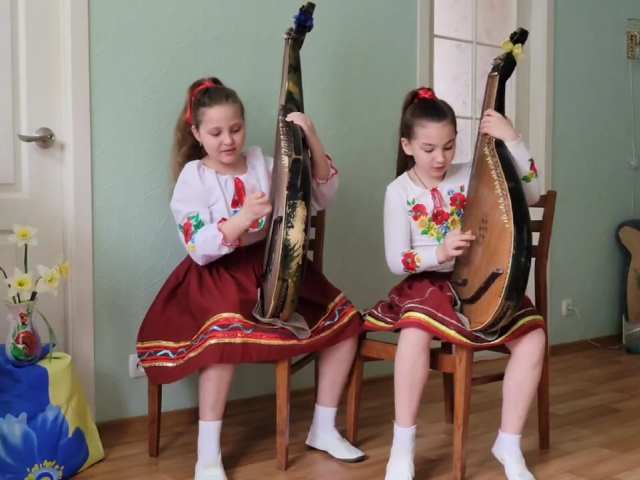 Дует бандуристів "Полтавочка" Чумак Уляна та Булава Лілія викл. Срібна Л. М.