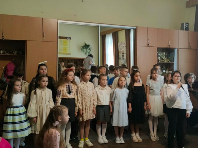 Концерт учнів 2-3 класів вокально - хорового відділу