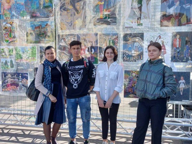 Нагородження переможців міського конкурсу малюнків "Етнокласика: сучасне дихання"