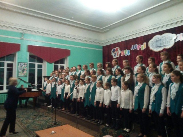 Стартував перший  святковий концерт для батьків