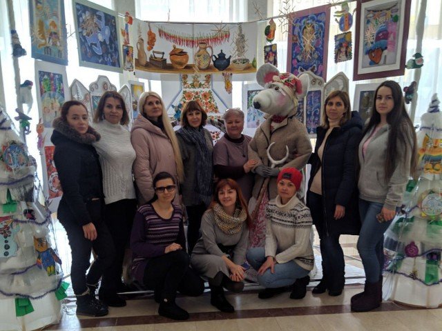 Виставка новорічних поробок учнів та викладачів