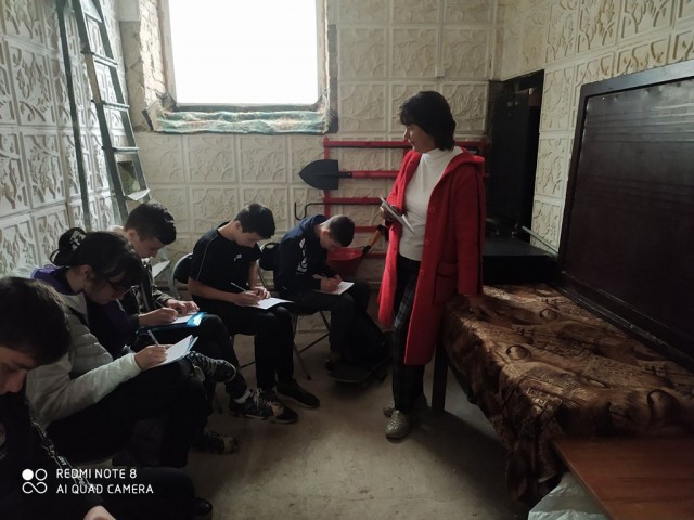 Наша школа працює в тимчасових укриттях навіть під час сигналу «Повітряна тривога».