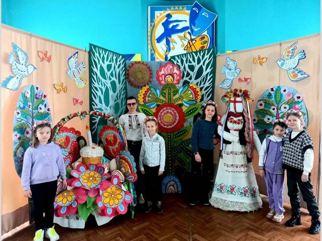 Фотозона "Традиційна краса українського Великодня"