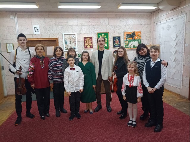 Фестивальна імпреза «Різдвяне коло»