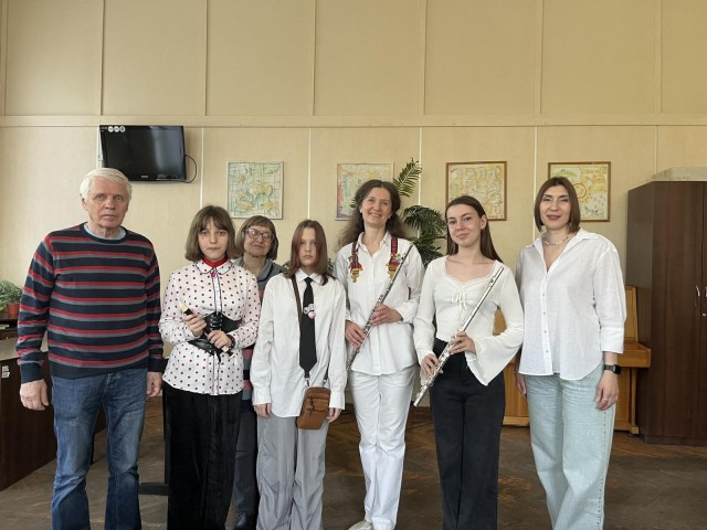 Тихе флейтове свято музики.