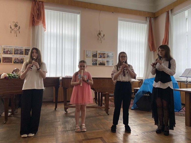 КОНЦЕРТ УЧНІВ ОРКЕСТРОВОГО ВІДДІЛУ КЛАСУ ФЛЕЙТИ ВИКЛАДАЧІВ ОКСАНИ МАКАРОВОЇ ТА НЕЛІ ГРИЦЕНКО
