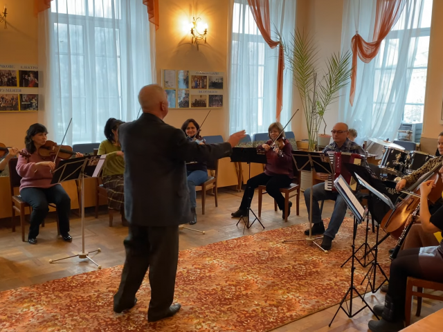 Ось так ми працюємо. Готуємося до виступу.