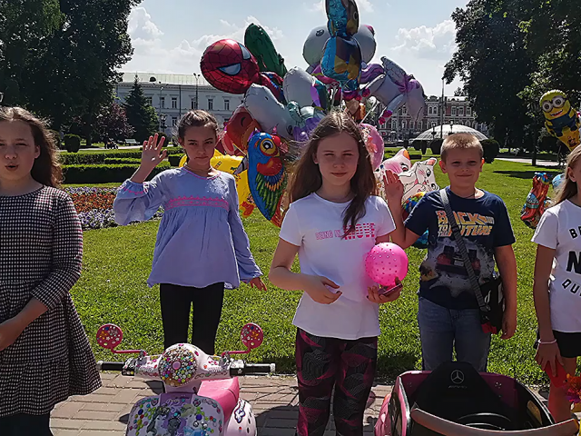 Привітання з днем захисту дітей від театрального відділення Країна дитинства країна казкова